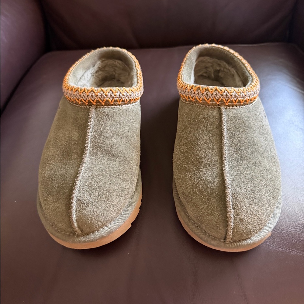 Ugg Size 7 Tasman II Slippers